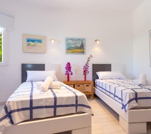 Villa La Madrugada by Abahana Villas