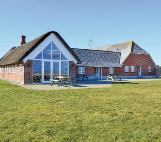Stunning home in Ringkbing with 8 Bedrooms and WiFi