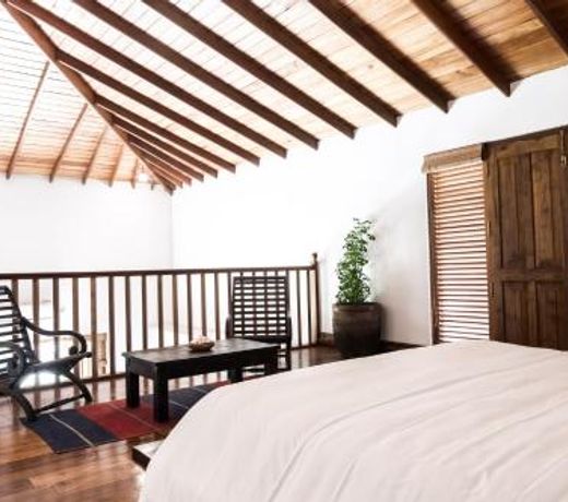 Villa White Queen