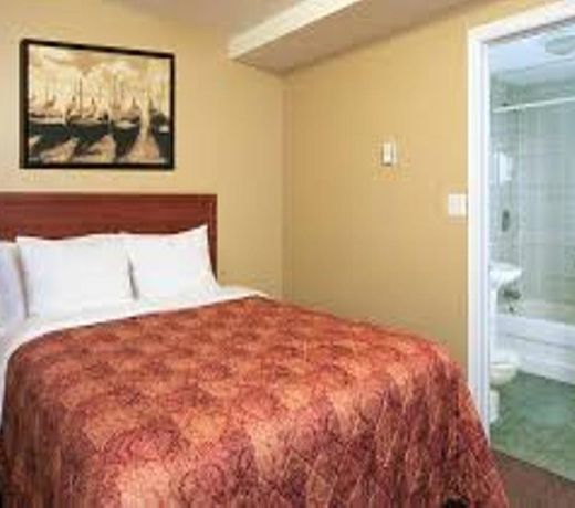 Australian Hotel