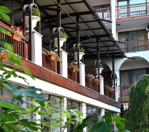 Estreya Residence And Estreya Palace Hotel