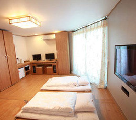 La Nuit Hotel
