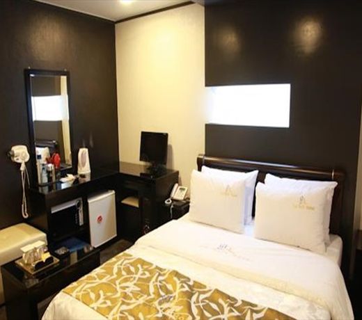 La Nuit Hotel