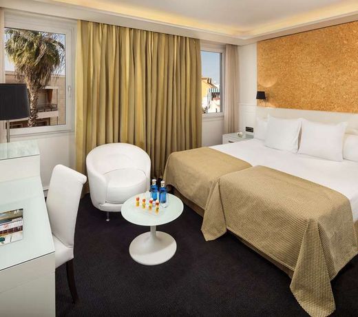 Hotel Colón Gran Meliá - The Leading Hotels of the World