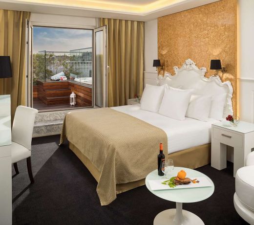 Hotel Colón Gran Meliá - The Leading Hotels of the World