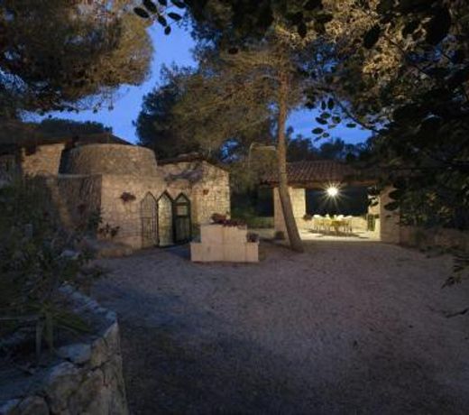 Trullo in the Wood