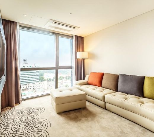 Golden Daisy Hotel