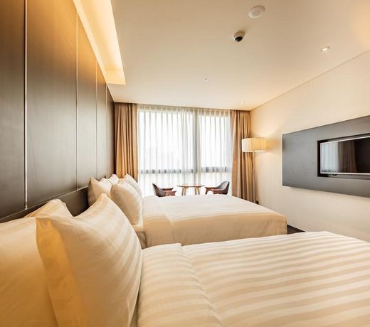 Golden Daisy Hotel
