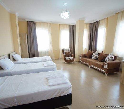 Hotel Golden House