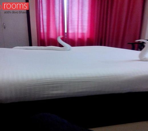 Hotel Paras Plaza