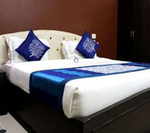 Hotel Paras Plaza