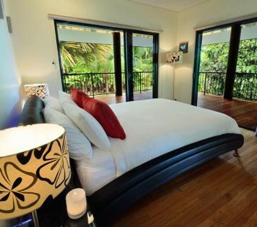 Misty Mountains Rainforest Retreat