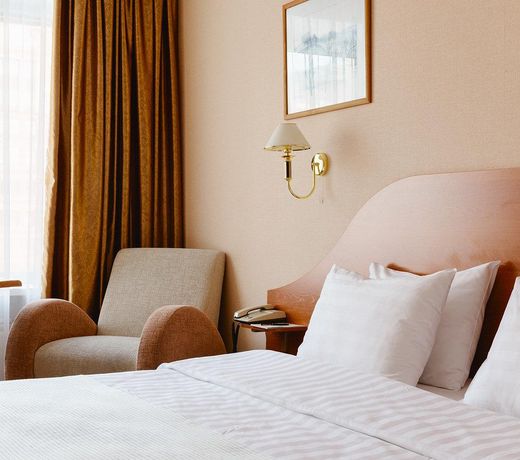 Hotel October