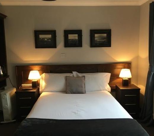 The Midway Bar & Guesthouse