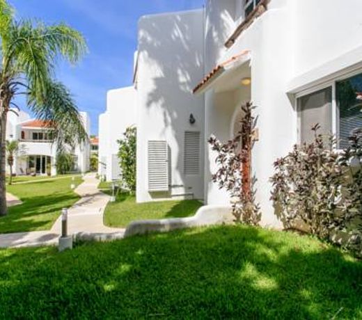 Villa Playamar Tucan by Moskito