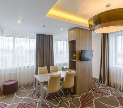 Tenet Hotel