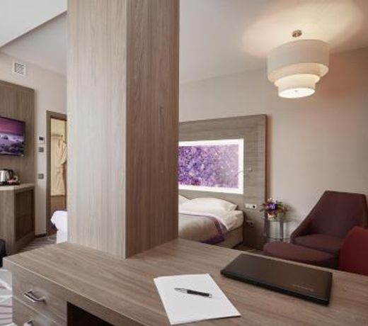 Tenet Hotel