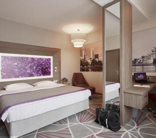 Tenet Hotel
