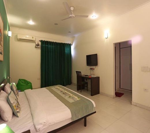 OYO Flagship 144 Noida Expressway NSEZ