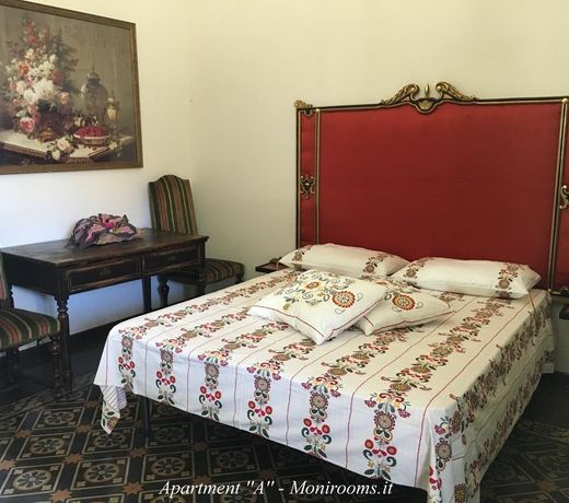 Moni Rooms