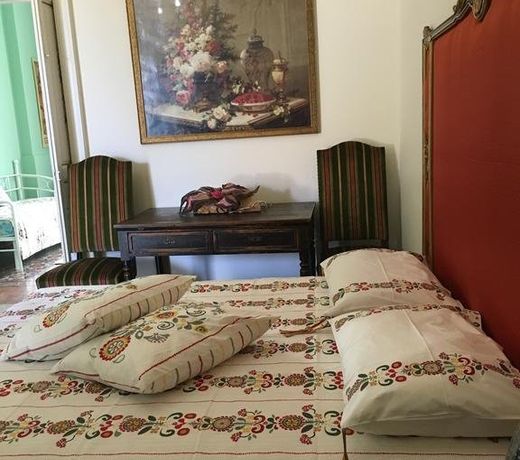 Moni Rooms