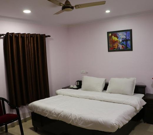 Hotel Sarweshwary