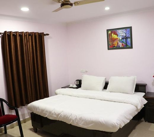 Hotel Sarweshwary