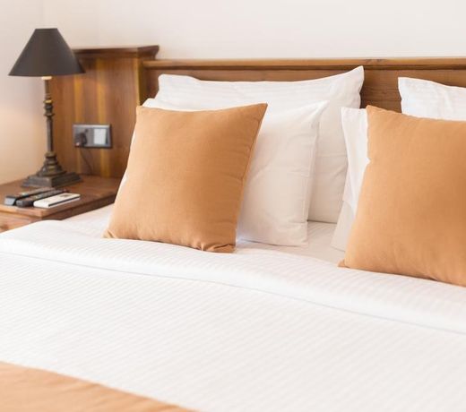 Sandriana Lake View Hotel