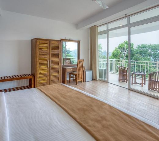 Sandriana Lake View Hotel