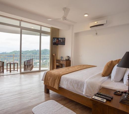 Sandriana Lake View Hotel