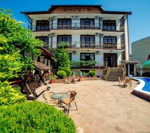 Paradeison Hotel