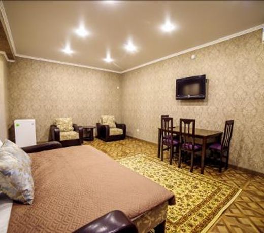 Paradeison Hotel
