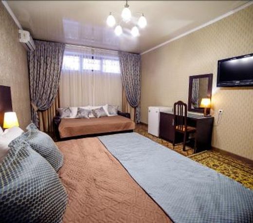 Paradeison Hotel