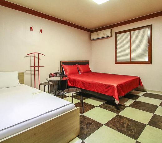 SECRET HOTEL
