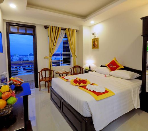 Full House Hotel