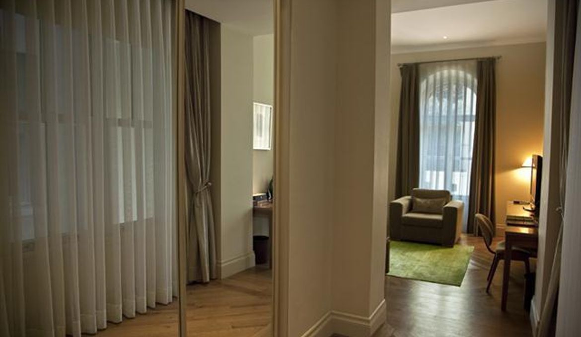 Tomtom Suites