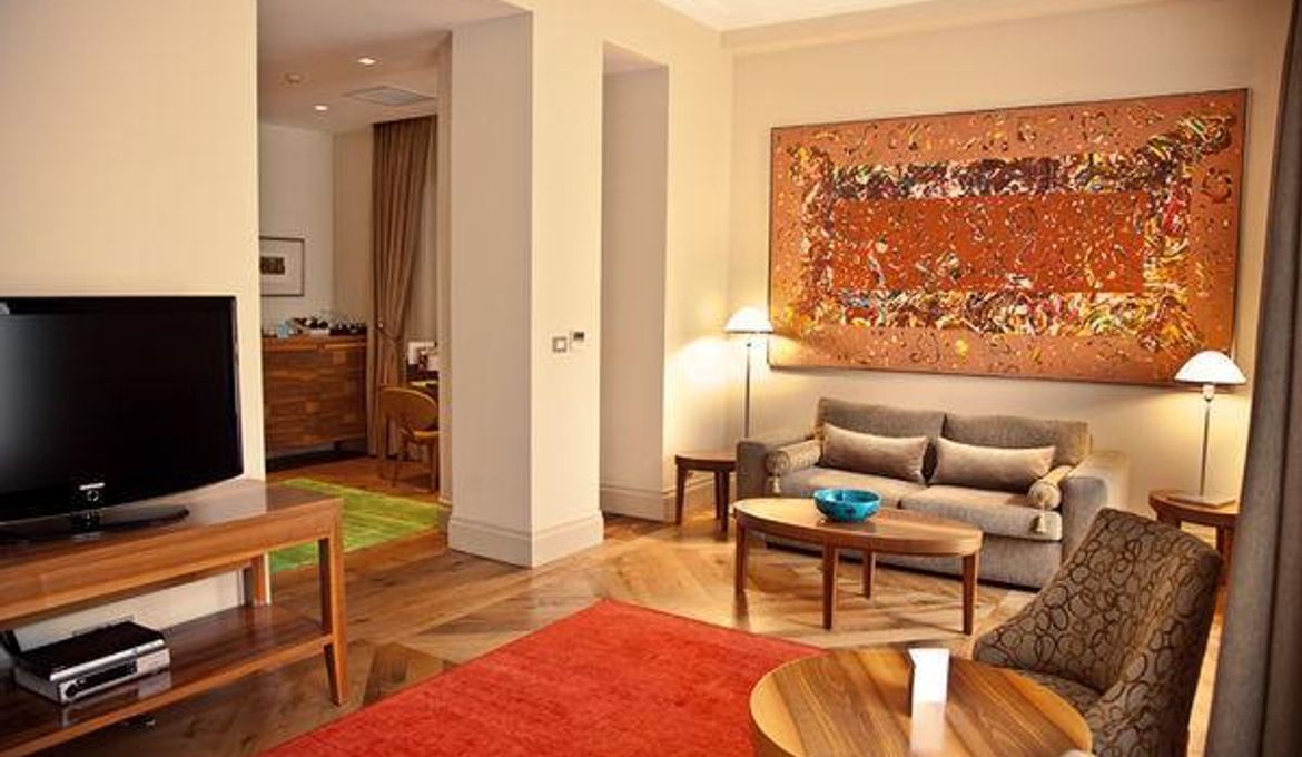 Tomtom Suites