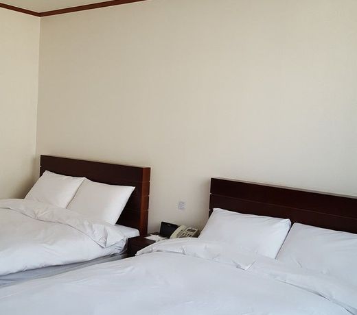 Hotel B Station