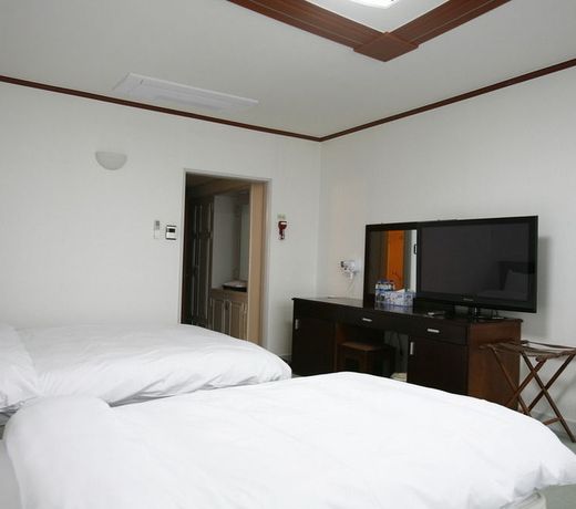 Hotel B Station