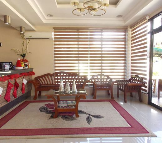Sea Breeze Hotel
