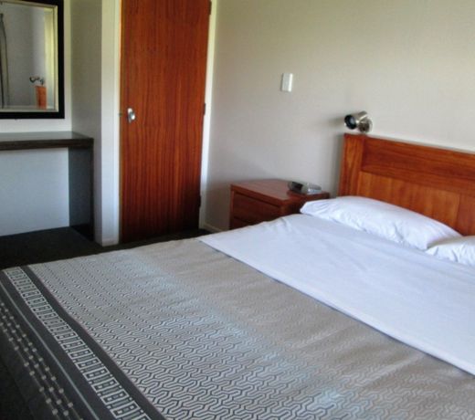 Colonial Motel