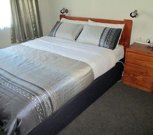 Colonial Motel