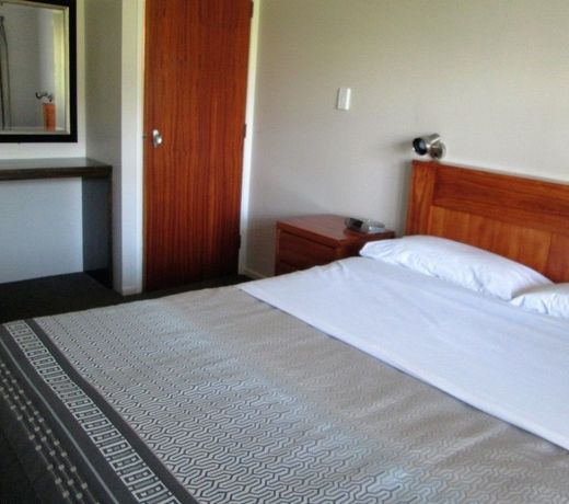 Colonial Motel