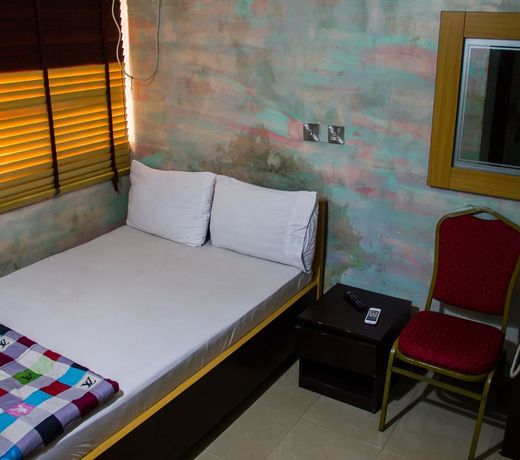 Glasshouse Hotel and Suites