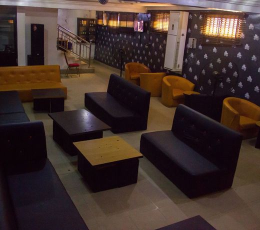 Glasshouse Hotel and Suites
