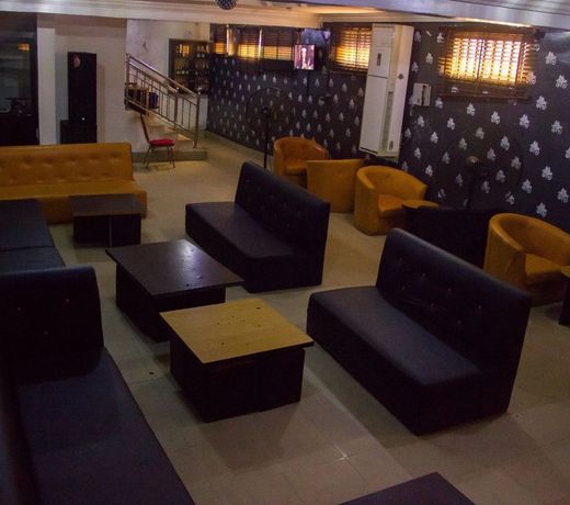 Glasshouse Hotel and Suites