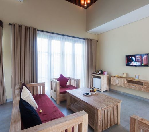 ZEN Rooms Tampak Siring