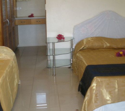 Shalini Garden Hotel & Apartments