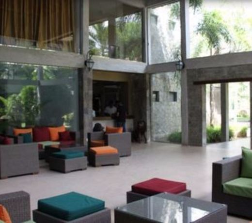 Monty Hotel