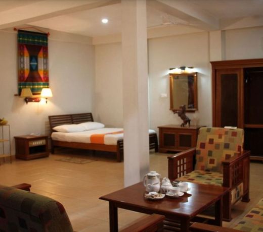 Monty Hotel